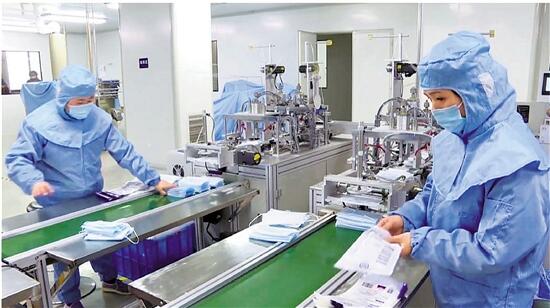 德清企业紧急赶制一次性使用医疗用品 生产一线的口罩